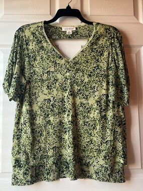 Skye's the Limit Light Green Floral V-Neck Short Sleeve Top